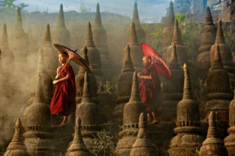 Буддистские монахи в Мьянме