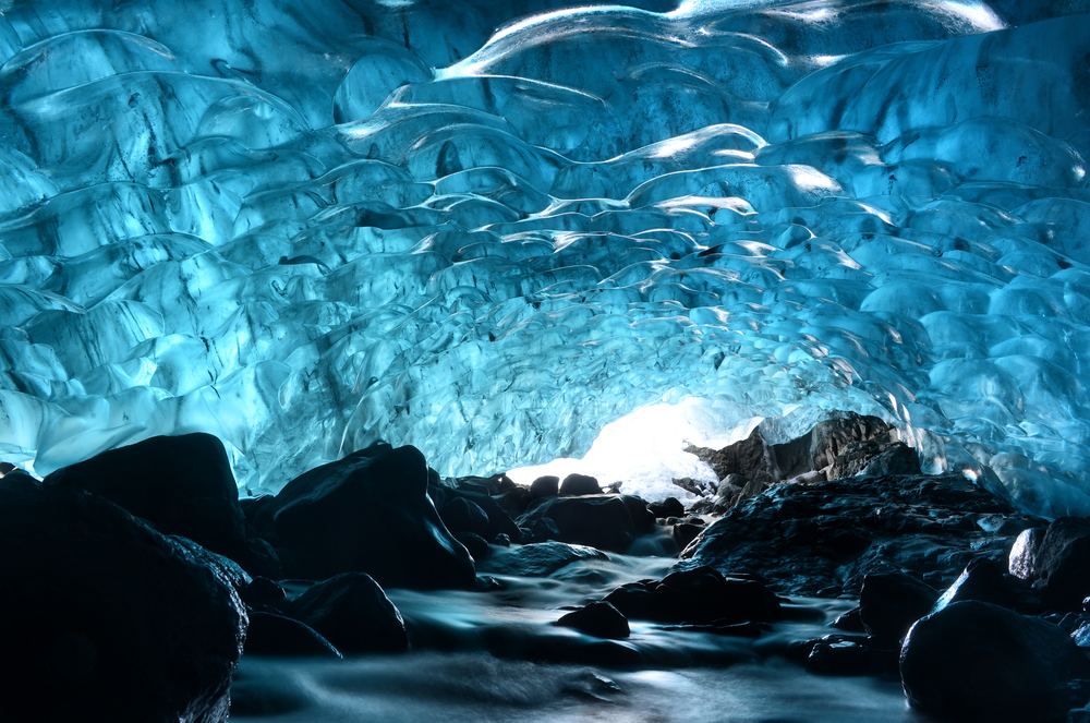 Ледяные пещеры ледника Ватнайокуль