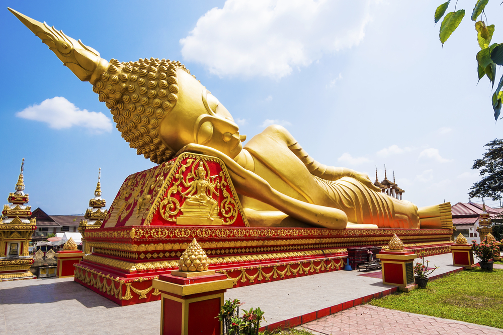 Статуя лежащего Будды