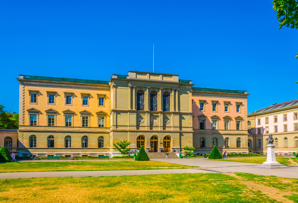 Женевский университет экономики и финансов