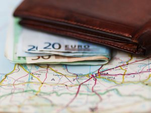 Уровень заработной платы в Латвии сегодня